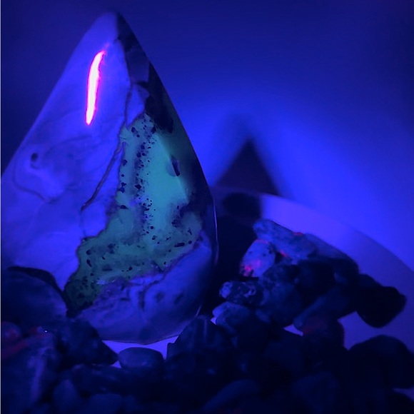 Volcano Agate Teardrop Carving - Picture 8 of 13